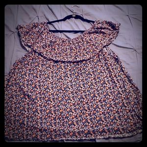 3/$25 🤑 Torrid Black Floral Pattern Ruffle Top 5